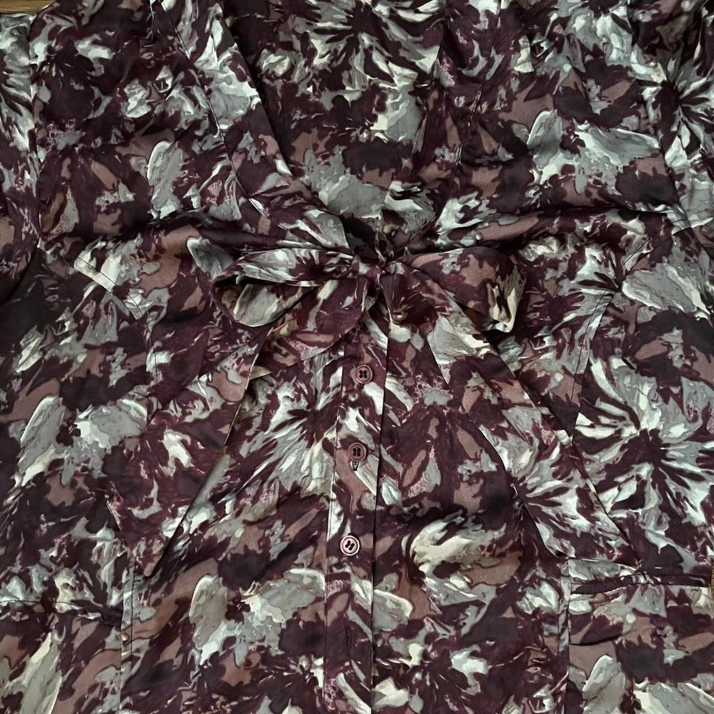 RW&CO Purple Floral Print Short Sleeve Satin Blouse Bow Women Small Boho Cottage - Picture 2 of 5